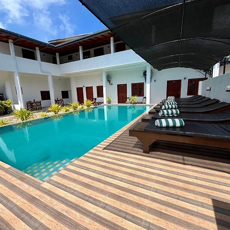 Sundowners Guesthouse Hikkaduwa Exterior foto