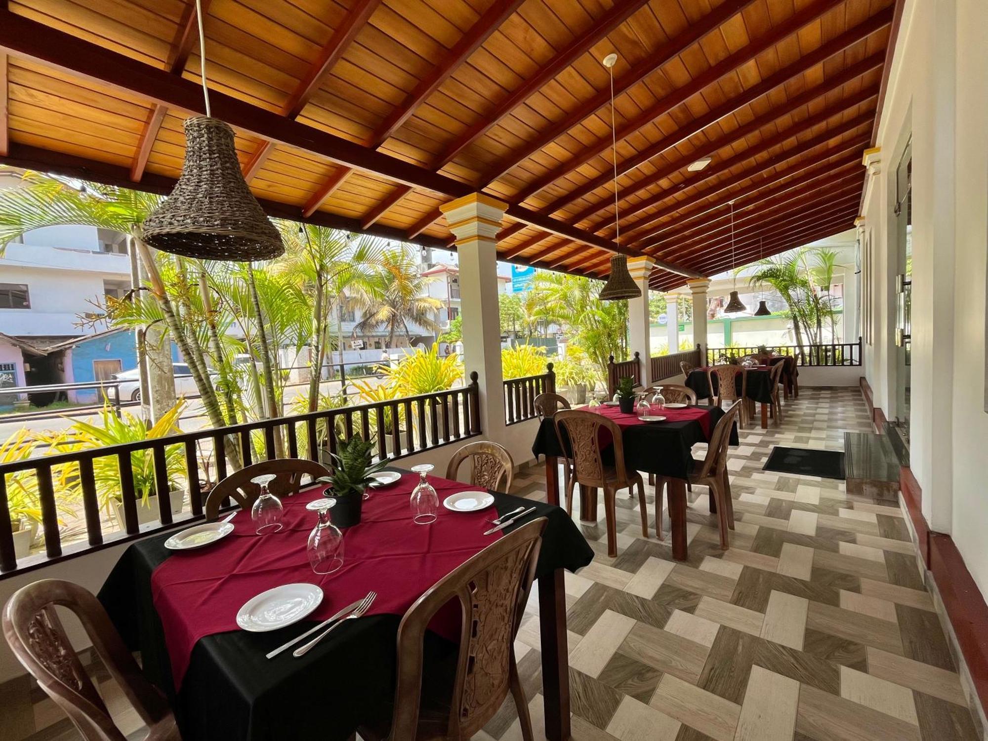 Sundowners Guesthouse Hikkaduwa Exterior foto