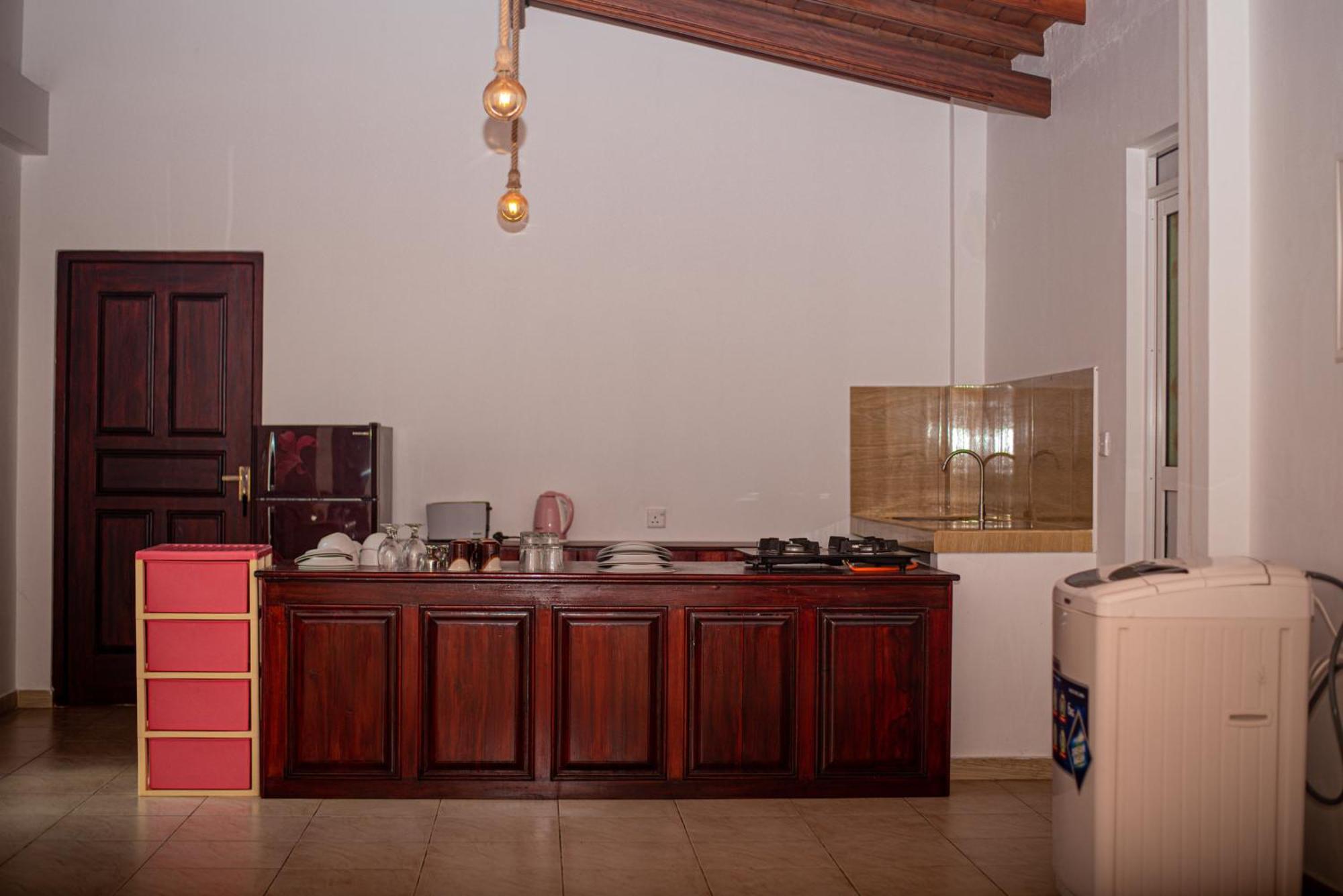 Sundowners Guesthouse Hikkaduwa Cameră foto