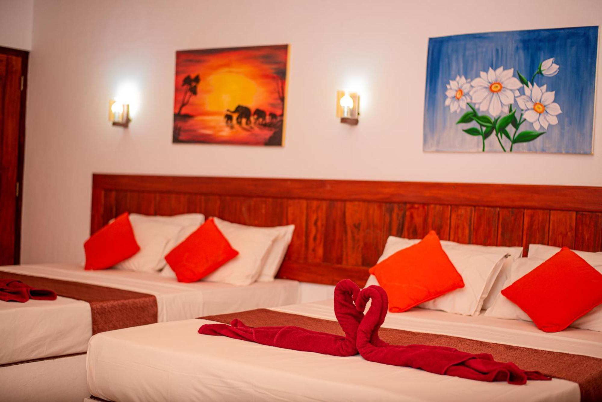 Sundowners Guesthouse Hikkaduwa Exterior foto
